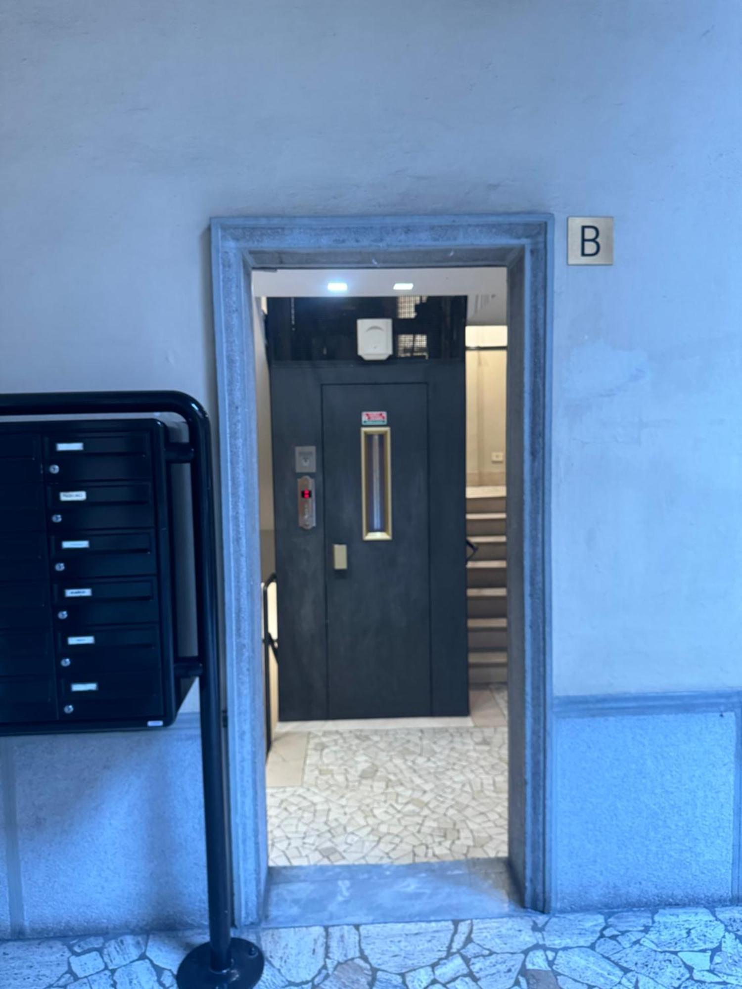 Free 30 Minutes Preemptive Cognitive Disconnect Therapy Price Location Real Duomo Palace Mini Suite Milano Ngoại thất bức ảnh