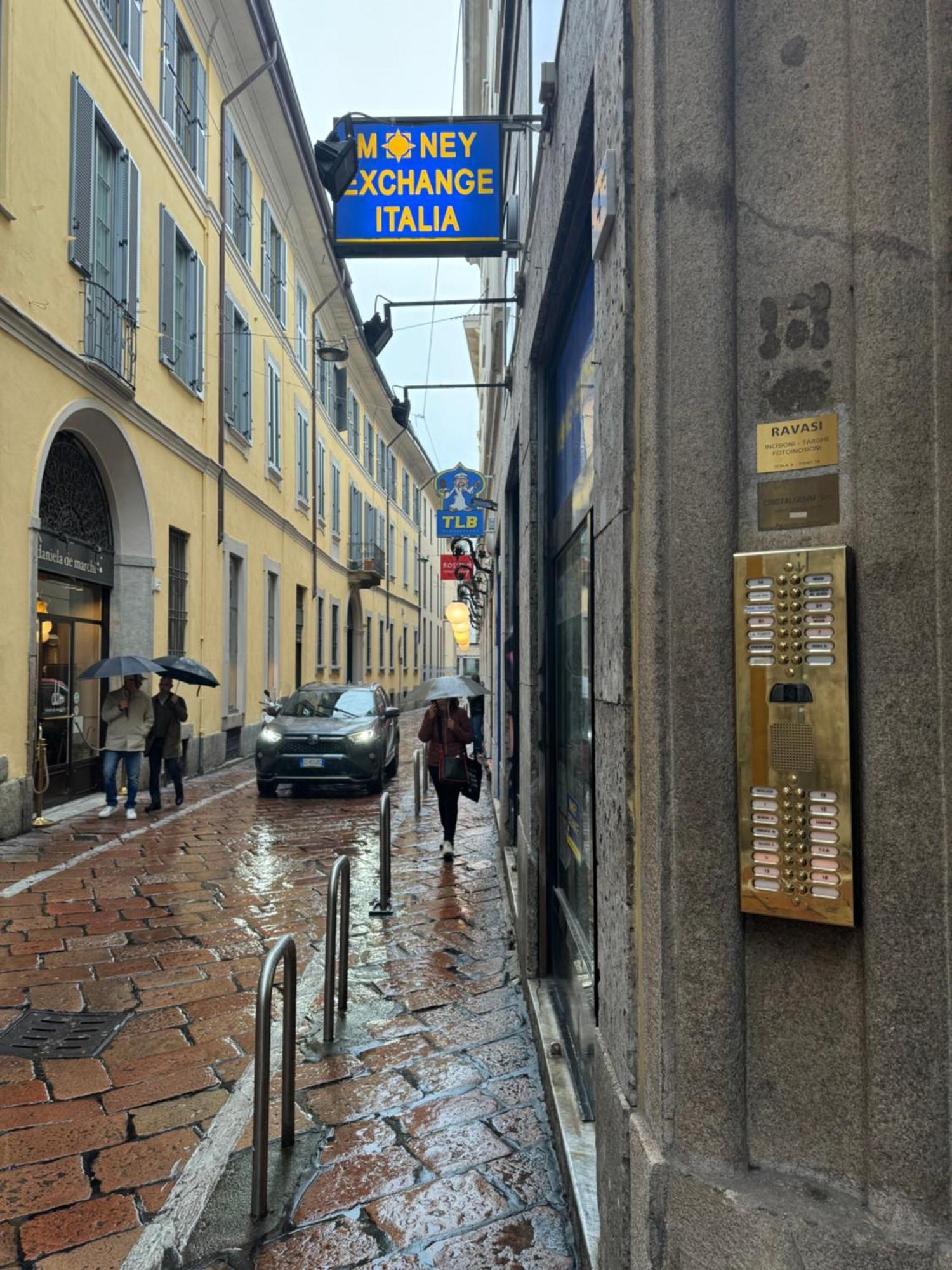 Free 30 Minutes Preemptive Cognitive Disconnect Therapy Price Location Real Duomo Palace Mini Suite Milano Ngoại thất bức ảnh